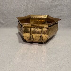 Vintage metal brass bronze hammered fruit basket planter twisted rope tassel